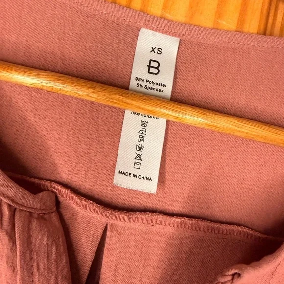 Dusty Rose Pleated Front Long Sleeve Blouse V Neck Pink Top Size XS - Picture 2 of 4